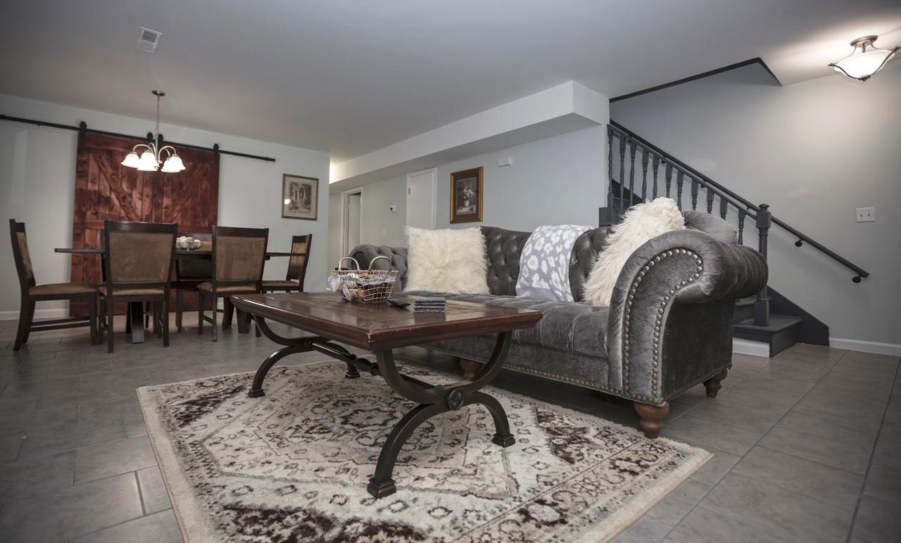 Elegant 3 Bedroom Apt With Free Parking And Balcony Нэшвилл Экстерьер фото